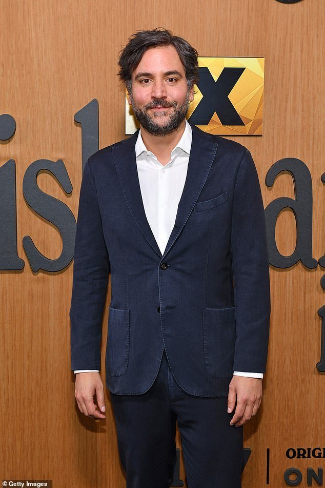 Josh Radnor, vedeta din „How I Met Your Mother”, a devenit tată pentru prima oară Actorul Josh Radnor, cunoscut din celebrul serial „How I Met Your Mother”, și soția sa, Jordana Jacobs, au devenit părinți pentru prima oară