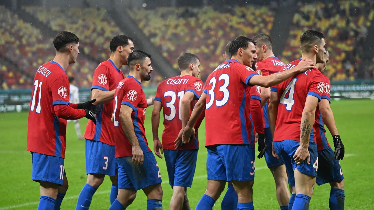 Decizie surprinzătoare la FCSB înainte de confruntarea din Bănie FCSB își pregătește strategia pentru duelul crucial din Bănie, iar echipa de start aleasă de antrenor stârnește deja discuții aprinse în rândul suporterilor