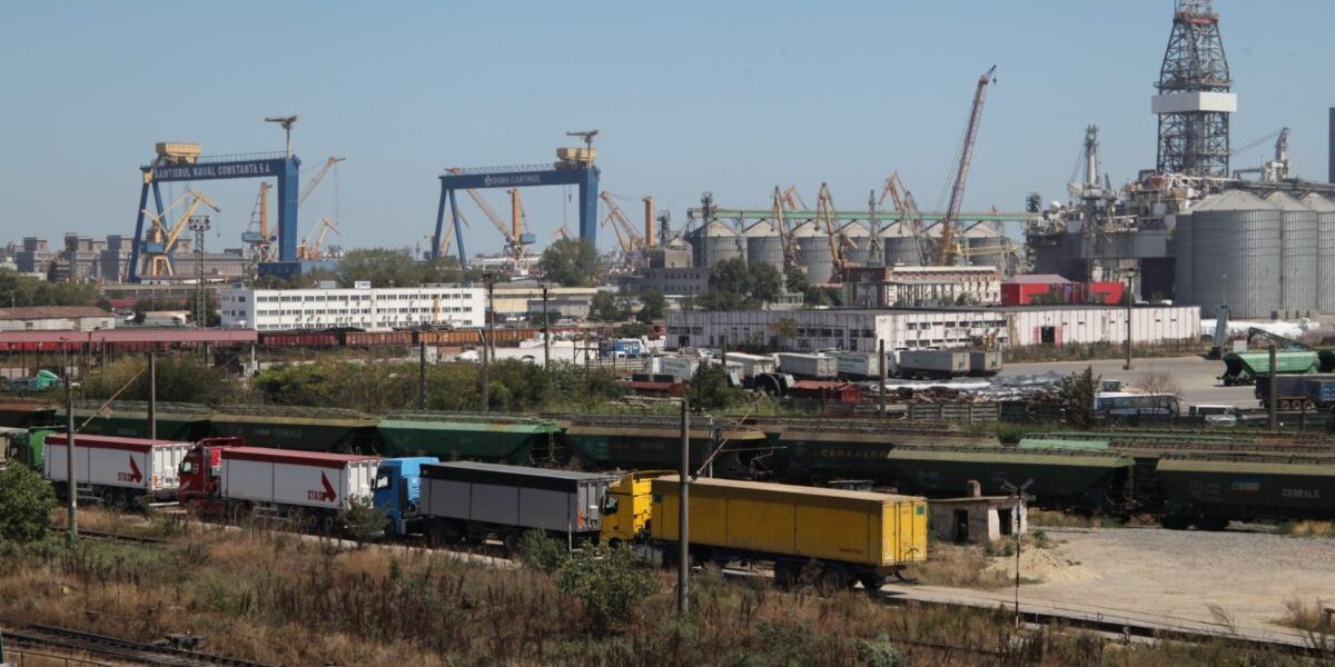 1771361123_portul-constanta-remorchere-cargo-nave-vapoare-cereale-cale-ferate-port-dane-transport-containere-ma.jpeg - ReactMedia