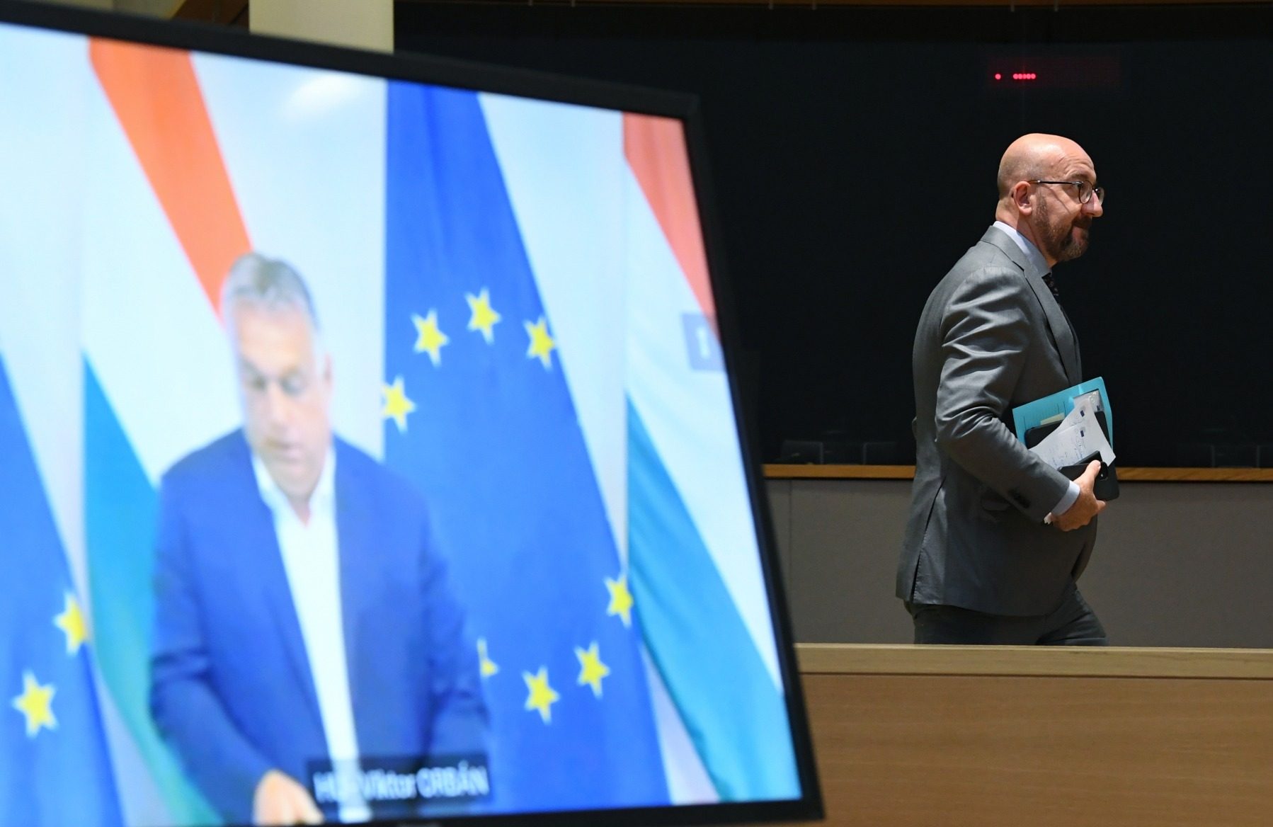 Comisia Europeană propune interzicerea permanentă a importurilor de petrol din Rusia; Ungaria ar putea fi ocolită de majoritatea statelor membre