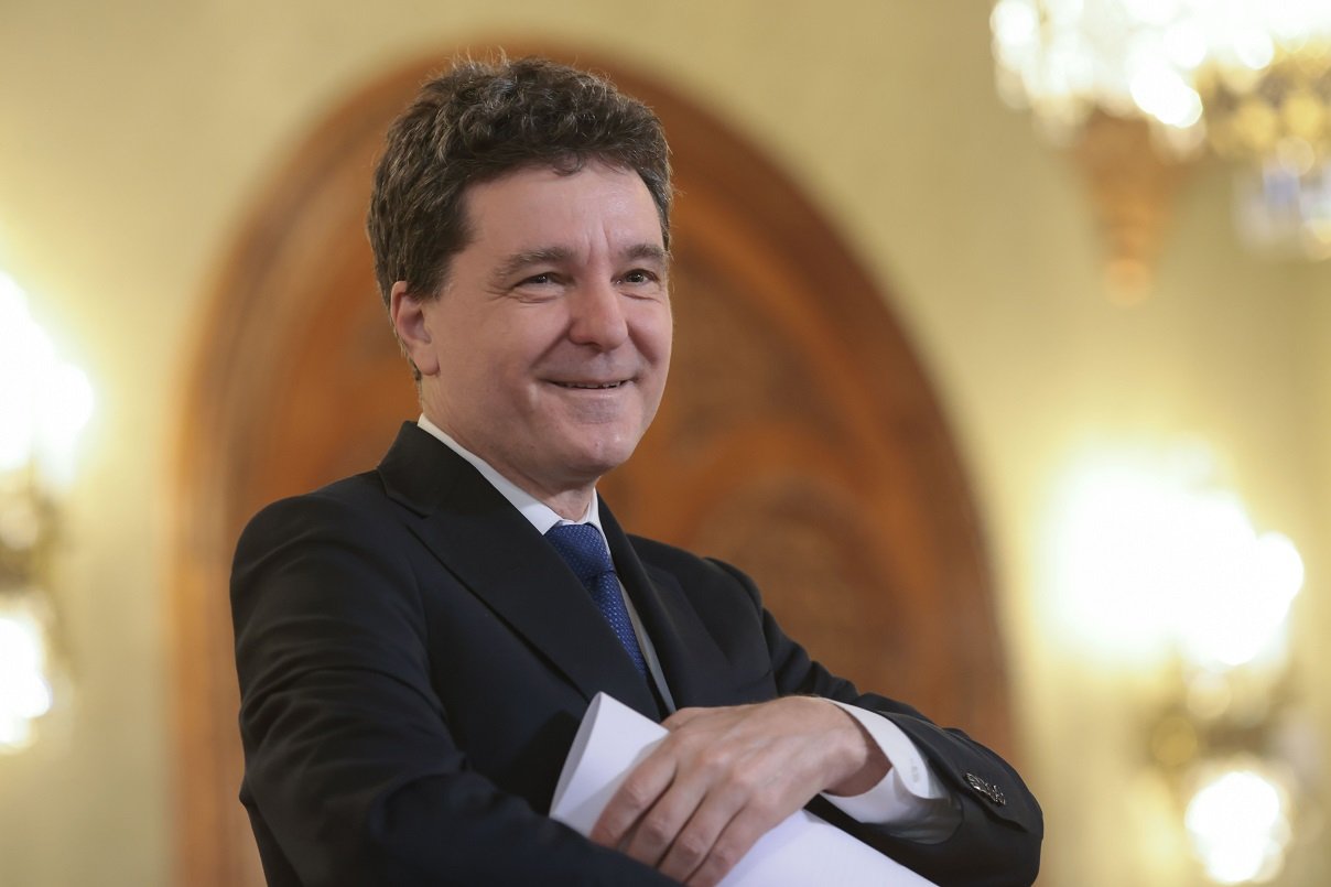 Tanczos Barna despre președintele Nicușor Dan: un nou început în conducerea statului Vicepremierul Tanczos Barna a oferit o analiză critică și totodată plină de optimism despre președintele României, Nicușor Dan, într-o emisiune la postul Europa FM