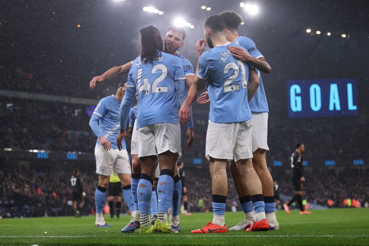 Manchester City, victorie clară cu Fulham: 3-0 pe Etihad Într-o partidă dominată de la un capăt la altul, Manchester City a învins Fulham cu 3-0 pe stadionul Etihad, în etapa intermediară a Premier League