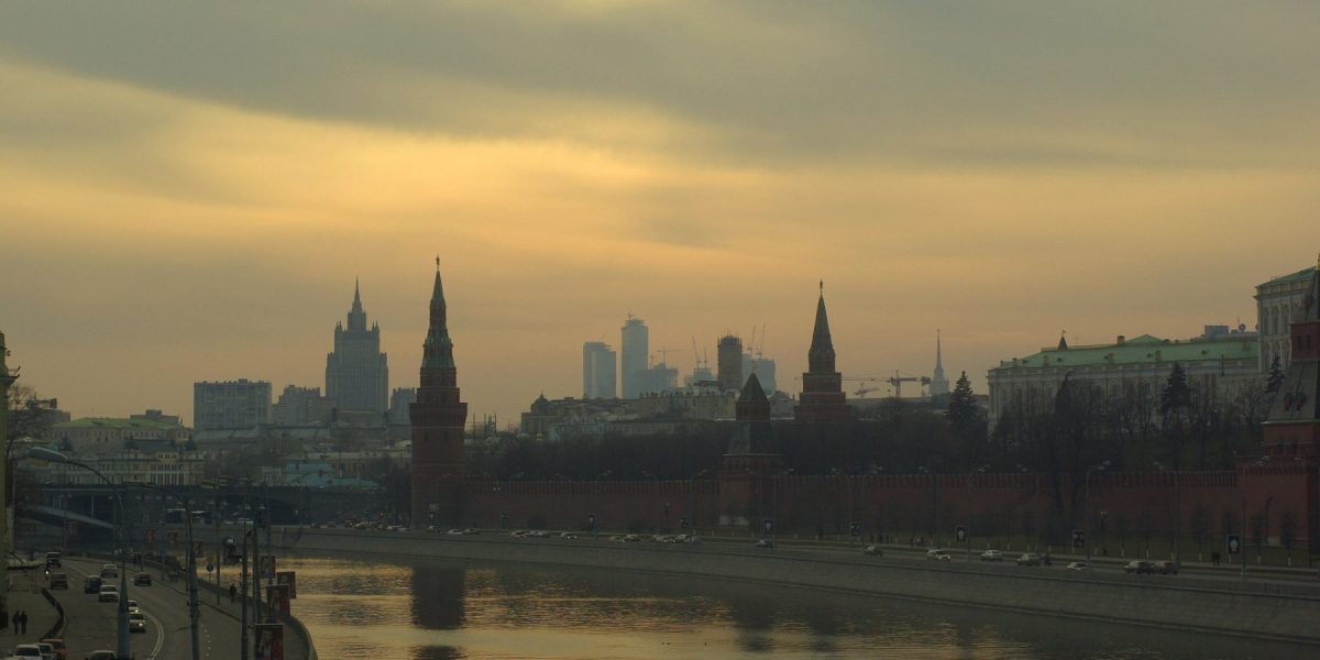 2560px-Ministry_of_Foreign_Affairs_building_Moscow_Kremlin_and_Moscow_International_Business_Center.jpeg - ReactMedia