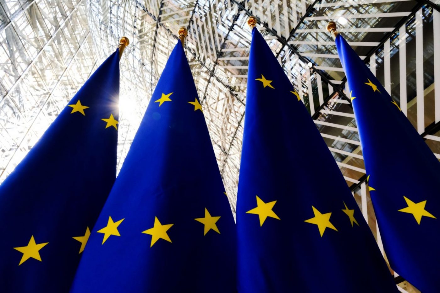 Uniunea Europeană pregătește un pachet amplu de sancțiuni economice împotriva Rusiei, vizând sectoarele bancar și energetic, în încercarea de a restricționa capacitatea Moscovei de a finanța războiul din Ucraina