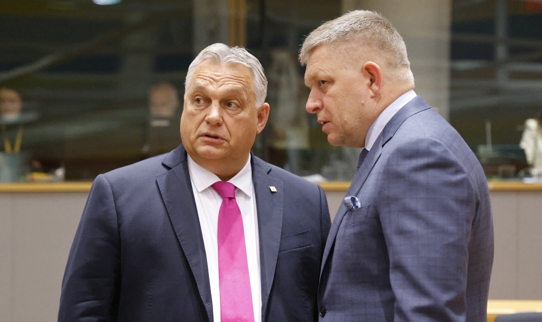 Premierul Slovac, Robert Fico, a lansat un avertisment clar și dur asupra implicării Uniunii Europene în conflictul din Ucraina, indicând posibilitatea de a bloca asistenta financiară destinată acesteia, dacă partenerii europeni, în special Ungaria, nu se vor alinia la poziția sa