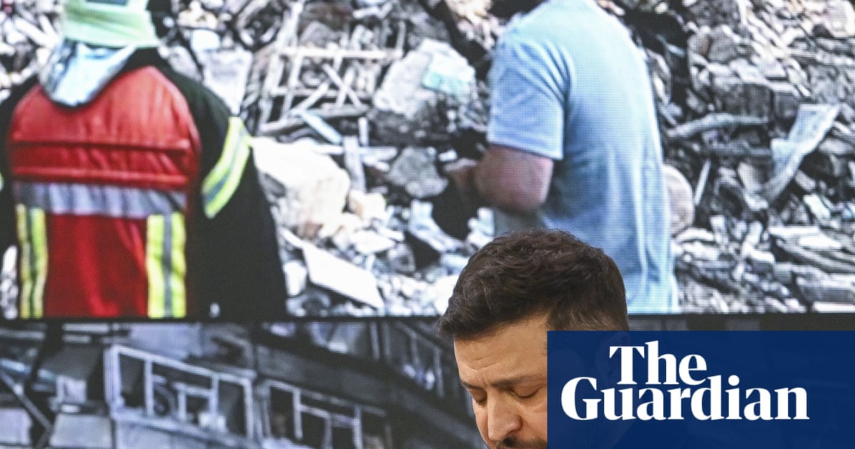 Zelenskyy denunță agresiunea rusă la Conferința de Securitate de la München Președintele Ucrainei, Volodymyr Zelenskyy, a denunțat sâmbătă, la Conferința de Securitate de la München, comportamentul lui Vladimir Putin, etichetându-l drept un „sclav al războiului”