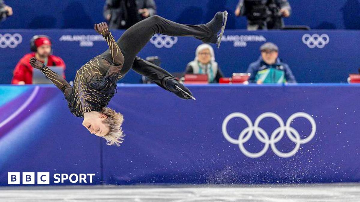 Ilia Malinin, starul olimpic al patinajului artistic, în fruntea competiției de la Milano-Cortina Peste 200 de puncte în competiția de echipă, un back flip prin care a electrizat publicul și rezultate de excepție în programul individual – toate acestea îl plasează pe Ilia Malinin, tânărul patinator american, într-o poziție privilegiată pentru a obține aurul olimpic la Milano-Cortina 2026