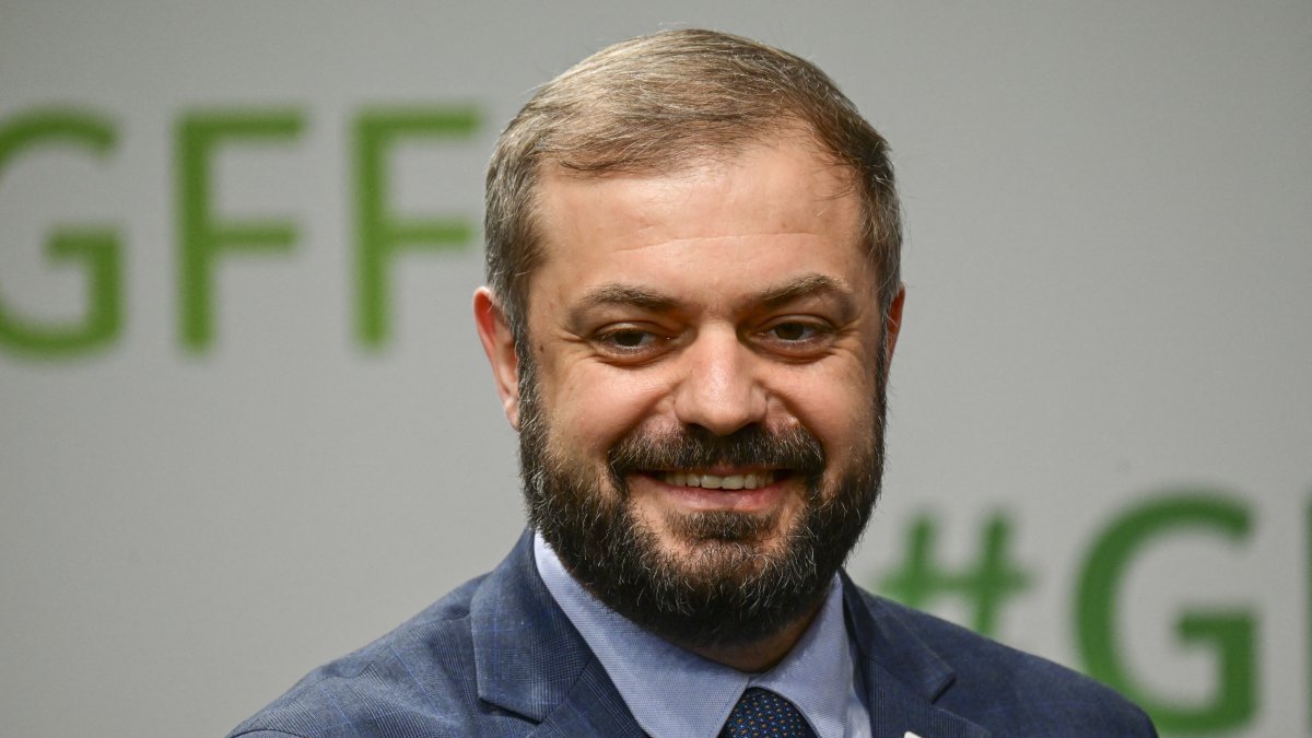 Armenia și Azerbaidjan: Oportunitate de transport pentru gaze și bitum Armenia și Azerbaidjan au ajuns la un acord istoric care permite transportul de gaz natural lichefiat (LNG) și bitum prin teritoriul Azerbaidjanului