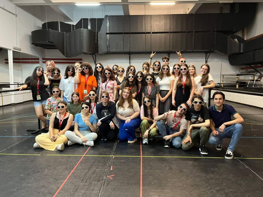 Cei pasionați de voluntariat și iubitorii de activități culturale din București au, în această perioadă, oportunitatea de a se implica activ în viața Operei Comice pentru Copii