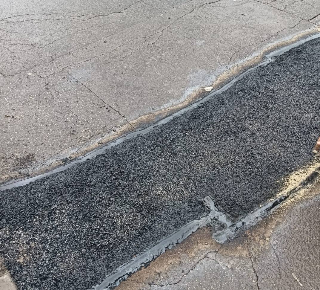Primăria Sectorului 6 a lansat recent o campanie de înlocuire a asfaltului rutier, folosind o tehnologie inovatoare, cu scopul de a combate problema frecventă a gropilor apărute în stradă, cauzate de ciclurile repetate de îngheț și dezgheț, care compromit în mod constant infrastructura rutieră