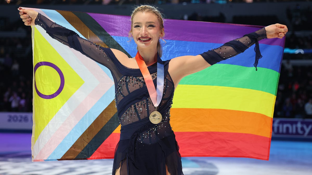Amber Glenn, vocea comunității LGBTQ la Jocurile Olimpice Amber Glenn, campioană de patinaj artistic și singura reprezentantă a comunității LGBTQ în delegația Statelor Unite, a atras atenția prin declarațiile sale puternice de la conferința preolimpică