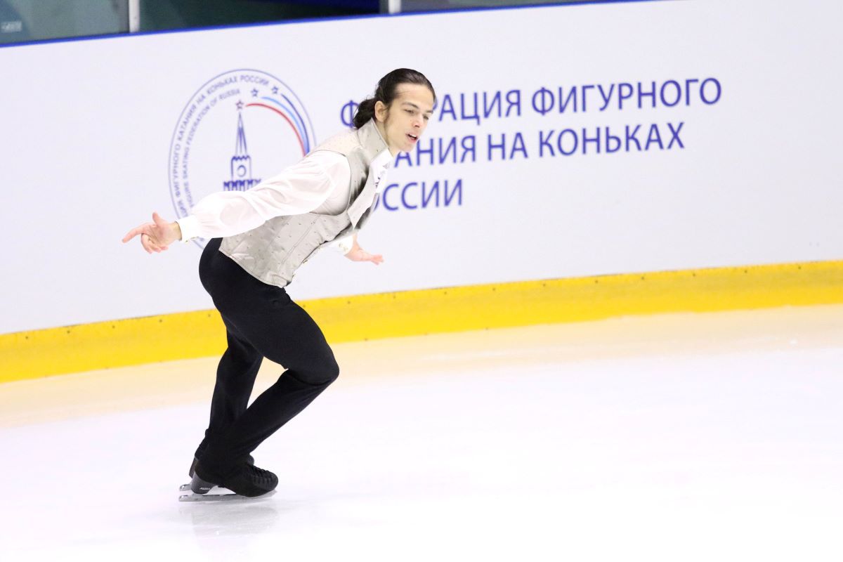 Clasica problemă a drepturilor de autor lovește din nou, de data aceasta la Jocurile Olimpice de la Milano Cortina Patinatorul artistic rus Petr Gumennik, în vârstă de 23 de ani, s-a confruntat cu o problemă de ultim moment în perspectiva competiției masculine de la Jocurile Olimpice de iarnă, după ce a fost nevoit să-și schimbe muzica de la programul scurt cu doar două zile înainte de startul evenimentului