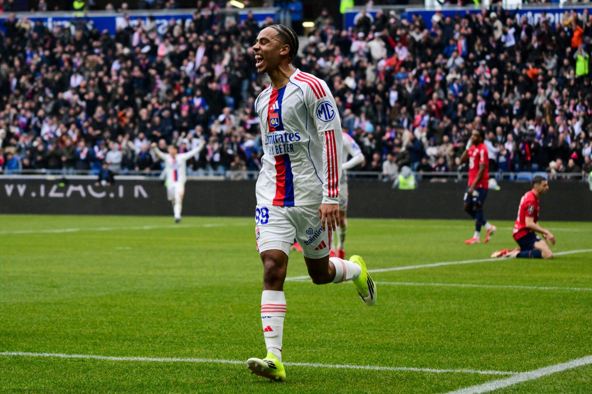 Noah Nartey, vedeta de la OL: debut promițător împotriva lui Nantes Noua achiziție a Olympique Lyonnais, Noah Nartey, se dovedește a fi un jucător de bază, după ce a fost titular în meciul de sâmbătă seara împotriva lui FC Nantes