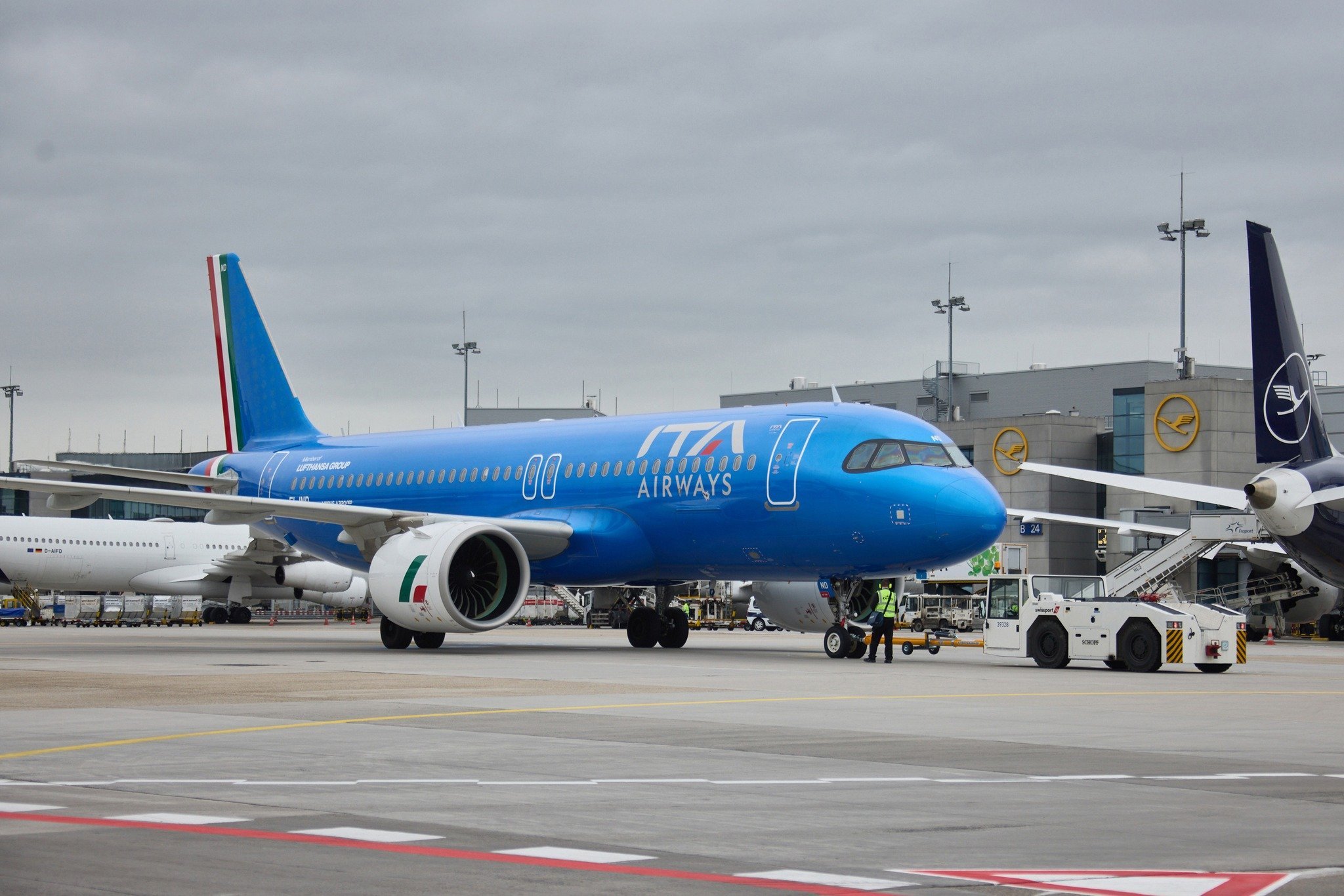 Perturbări majore în trafic pentru călătorii care intenționează să plece spre Italia în luna februarie Circulația aeriană și feroviară din Italia va fi afectată semnificativ în următoarea perioadă, odată cu declanșarea unor greve la nivel național