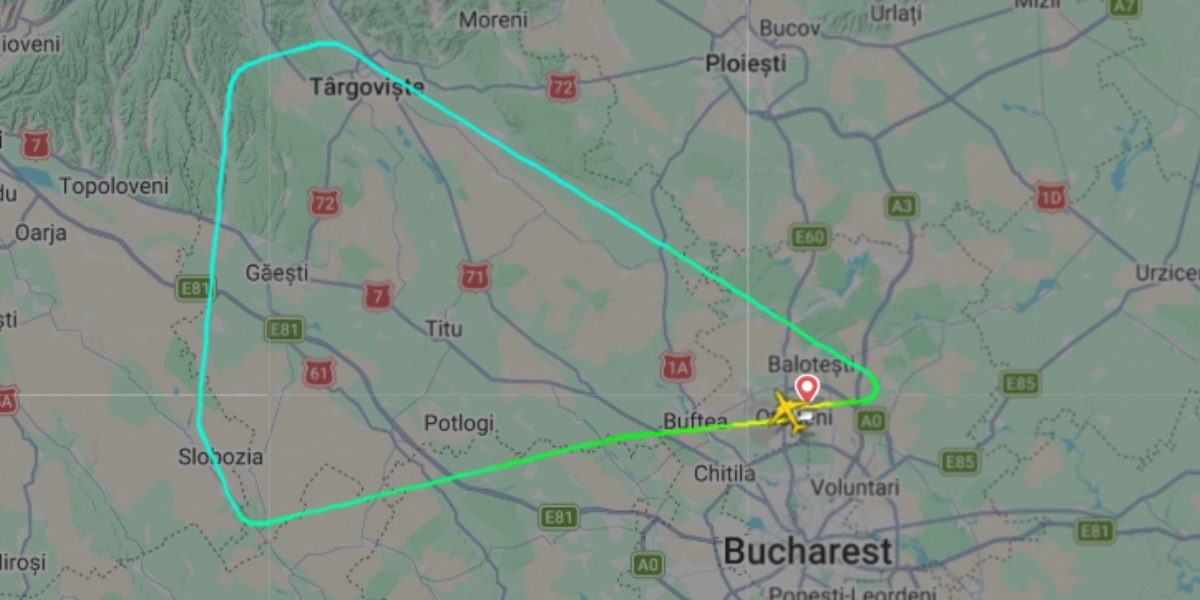 Avion-intors-la-Otopeni.jpg - ReactMedia