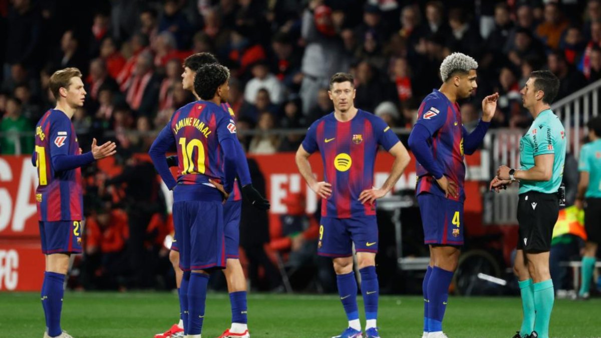 Barcelona, într-o criză neașteptată: Cinci zile de coșmar pentru echipa blaugrana FC Barcelona traversează o perioadă extrem de complicată, înregistrând în ultimele cinci zile rezultate dezastroase, care i-au afectat profund atât moralul jucătorilor, cât și poziția în clasamentul ligii