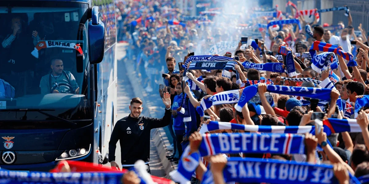 Benfica-entra-em-Tondela-sob-o-calor-dos-adeptos-Trubin.webp-scaled.webp.webp - ReactMedia