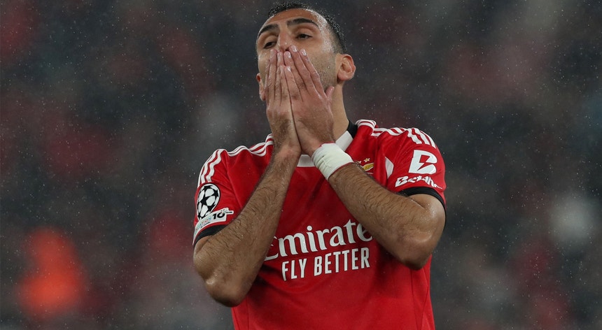 Benfica `proibido` de perder pontos nos Açores