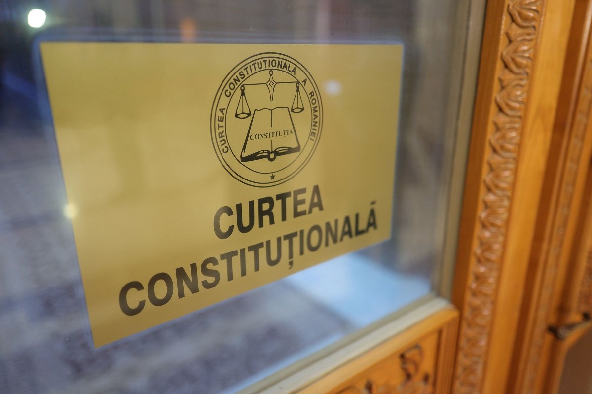 Curtea Constituțională a României a decis miercuri că modificările legislative aduse Legii minelor și legislației privind cimitirele, crematoriile umane și serviciile funerare sunt neconstituționale, stabilind astfel un precedent important pentru procesul legislativ din țară