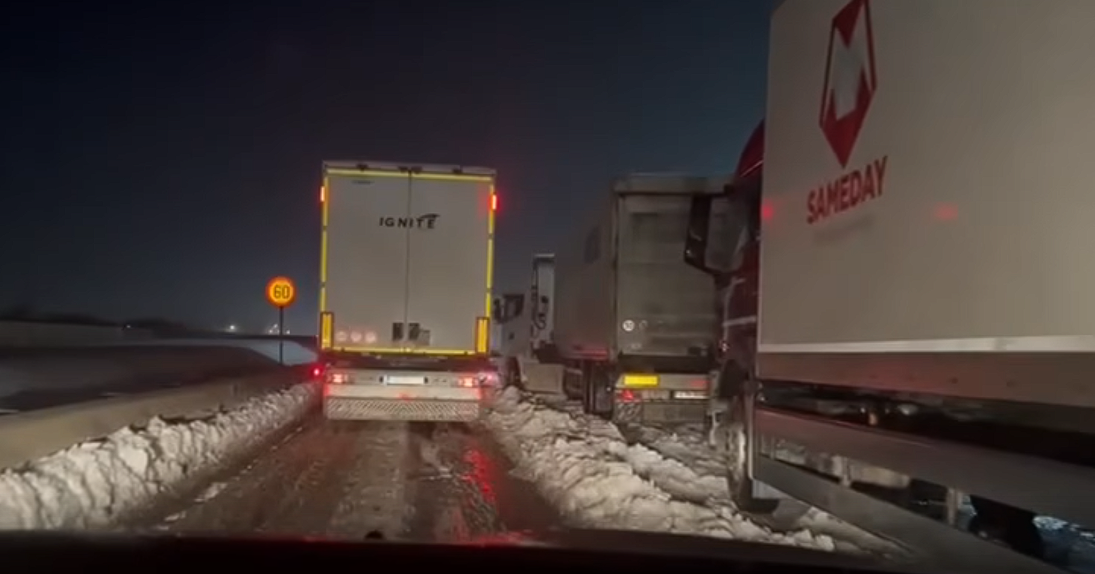 Trafic blocat pe Centura București, autoritățile acuză compania Sameday pentru blocaje extreme Traficul pe Centura Bucureștiului, în special în zona de Nord-Vest, a devenit ieri scena unui conflict deschis între administratorul drumurilor naționale și unul dintre cei mai mari operatori logistici din țară
