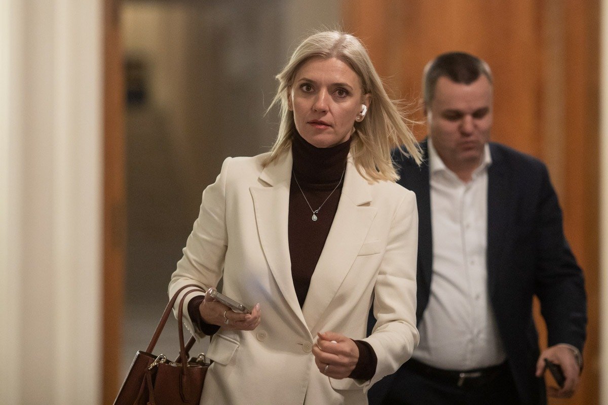 Alina Gorghiu dezminte acuzațiile referitoare la un presupus puci împotriva liderului PNL, Ilie Bolojan Într-un context marcat de tensiuni și acuzații tăioase în interiorul Partidului Național Liberal, vicepreședintele Camerei Deputaților, Alina Gorghiu, a venit cu clarificări ferme menite să răspundă zvonurilor apărute în ultima vreme