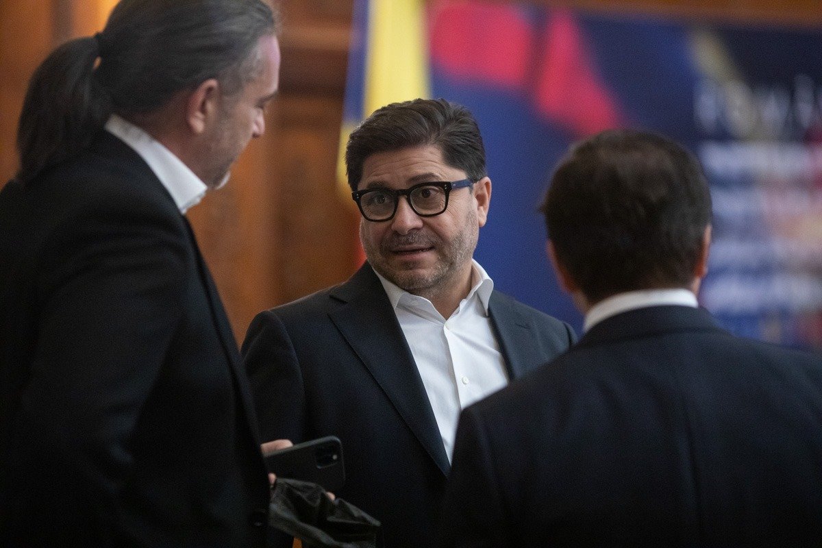 Procurori DIICOT și DNA au demarat marți în forță, efectuând percheziții la sediile unor companii importante din domeniul feroviar, în cadrul unei anchete care vizează posibile acte de corupție și ilegalități financiare în sectorul transporturilor feroviare