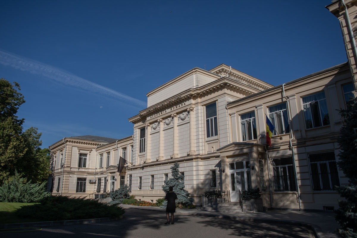 USR Pălărie acuză modificări la Legea Academiei pentru acoperirea ilegalităților, 20 de clădiri date în administrare pe 25 de ani