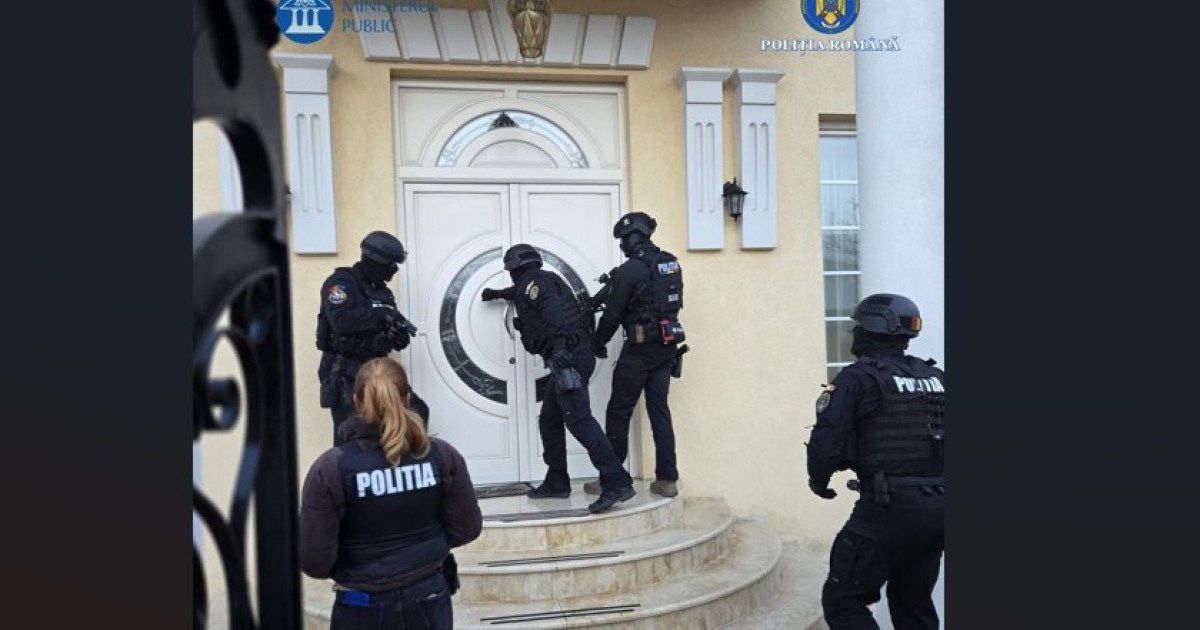Fosta iubită a lui Adrian Kreiner reținută în cazul femeii din Sibiu suspectate de omor Femeia care a fost parteneră a omului de afaceri Adrian Kreiner, ucis în 2023, a fost reținută de către autorități în dosarul în care două femei sunt suspectate că au omorât-o pe mama uneia dintre ele