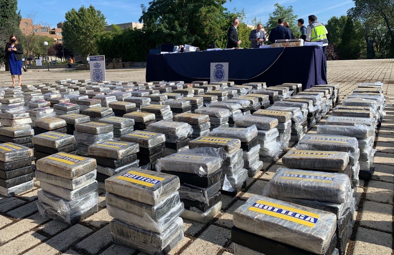 Aproape 137 de kilograme de cocaină, ascunse în interiorul unui camion provenit din Spania, au fost confiscate de autoritățile vamale din sud-vestul Franței