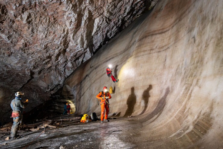 Ghetarul-de-la-Scarisoara-Matej-Blatnik-e1709639764668.jpg - ReactMedia