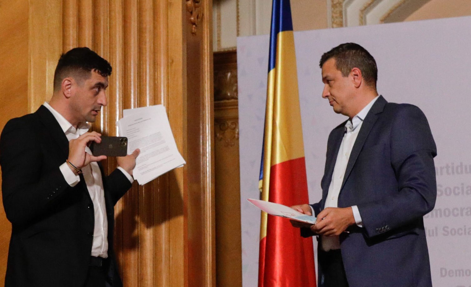 Sorin Grindeanu respinge orice alianță cu AUR și își concentrează eforturile pe recuperarea voturilor pierdute Liderul social-democrat Sorin Grindeanu a tras un semnal clar miercuri, în cadrul unui interviu acordat g4media.ro, menționând că Partidul Social Democrat nu va încheia alianțe cu formațiunea extremistă AUR
