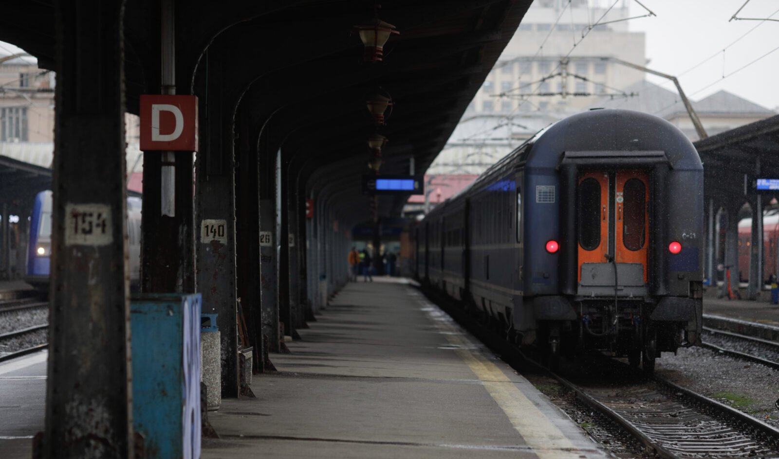 Circulația feroviară din România a fost grav afectată în noaptea de vineri spre sâmbătă, după ce instalațiile de siguranță și semnalizare de pe raza a două sucursale regionale au fost vandalizate