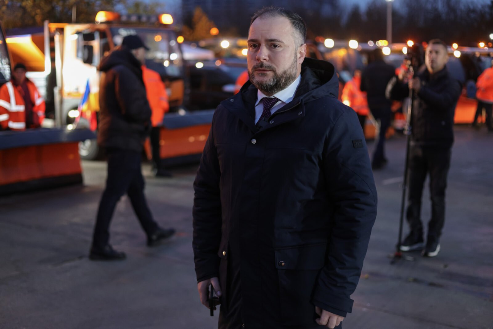 Primăria Sectorului 2 a achiziționat direct, pentru sezonul de iarnă, o cantitate semnificativă de clorură de calciu destinat deszăpezirii, un pas esențial în gestionarea eficientă a ninsorilor și a condițiilor de iarnă extreme