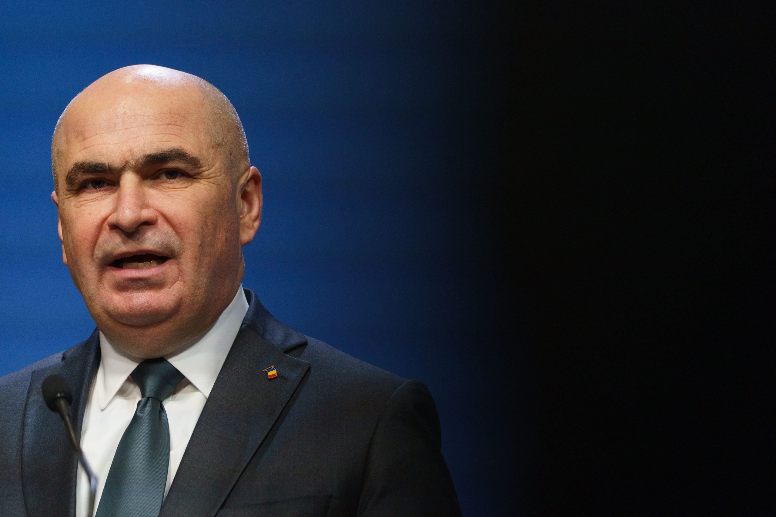 Controversa legată de obligațiile medicilor rezidenți după absolvire Declarațiile premierului Ilie Bolojan, care sugerează că medicii săi ar trebui să rămână în România pentru o perioadă determinată după terminarea studiilor, au stârnit reacții susținute din partea comunității medicale