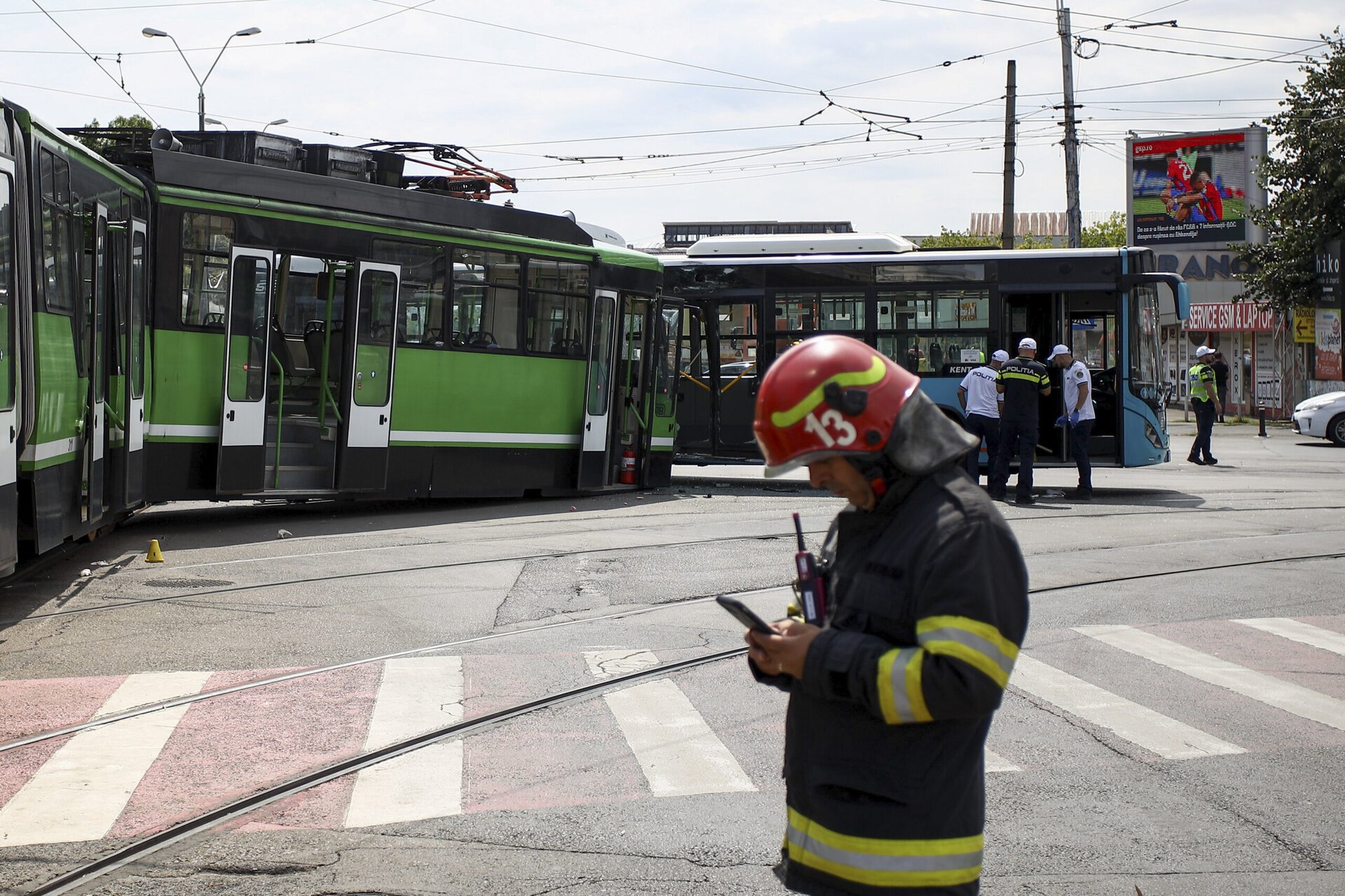 Discuțiile despre majorarea prețului la biletele STB au readus în prim-plan vechiul conflict din capitala României: eficiența, corupția și modul în care banii publici sunt cheltuiți pentru un serviciu de transport care, de ani de zile, pare să fie un exemplu de gestionare defectuoasă