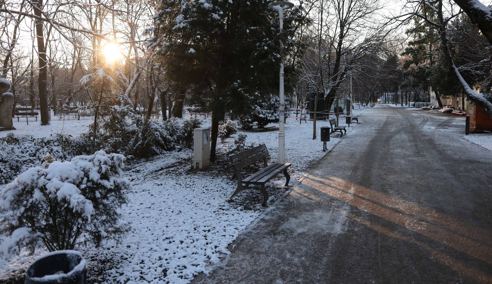 Pentru bucureșteni, începutul săptămânii aduce o veste meteo nefavorabilă: ninsori și temperaturi scăzute, sub incidența unei avertizări de vreme severă emisă de Administrația Națională de Meteorologie (ANM)