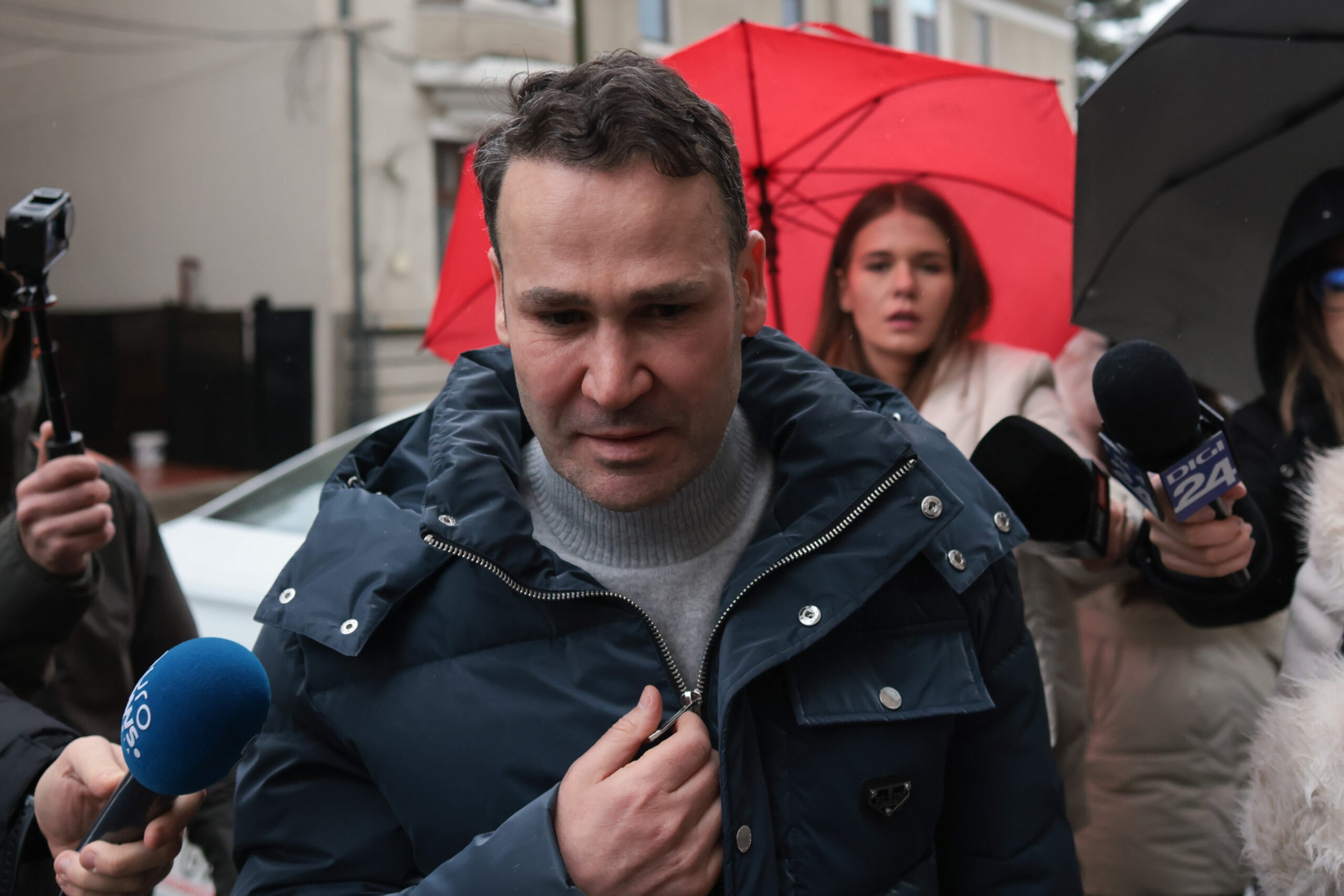 Judecătorii de la Tribunalul București urmează să se pronunțe astăzi asupra contestației depuse de Robert Negoiță, edilul Sectorului 3, care amenință să se întoarcă la conducerea primăriei după mai bine de o lună de suspendare