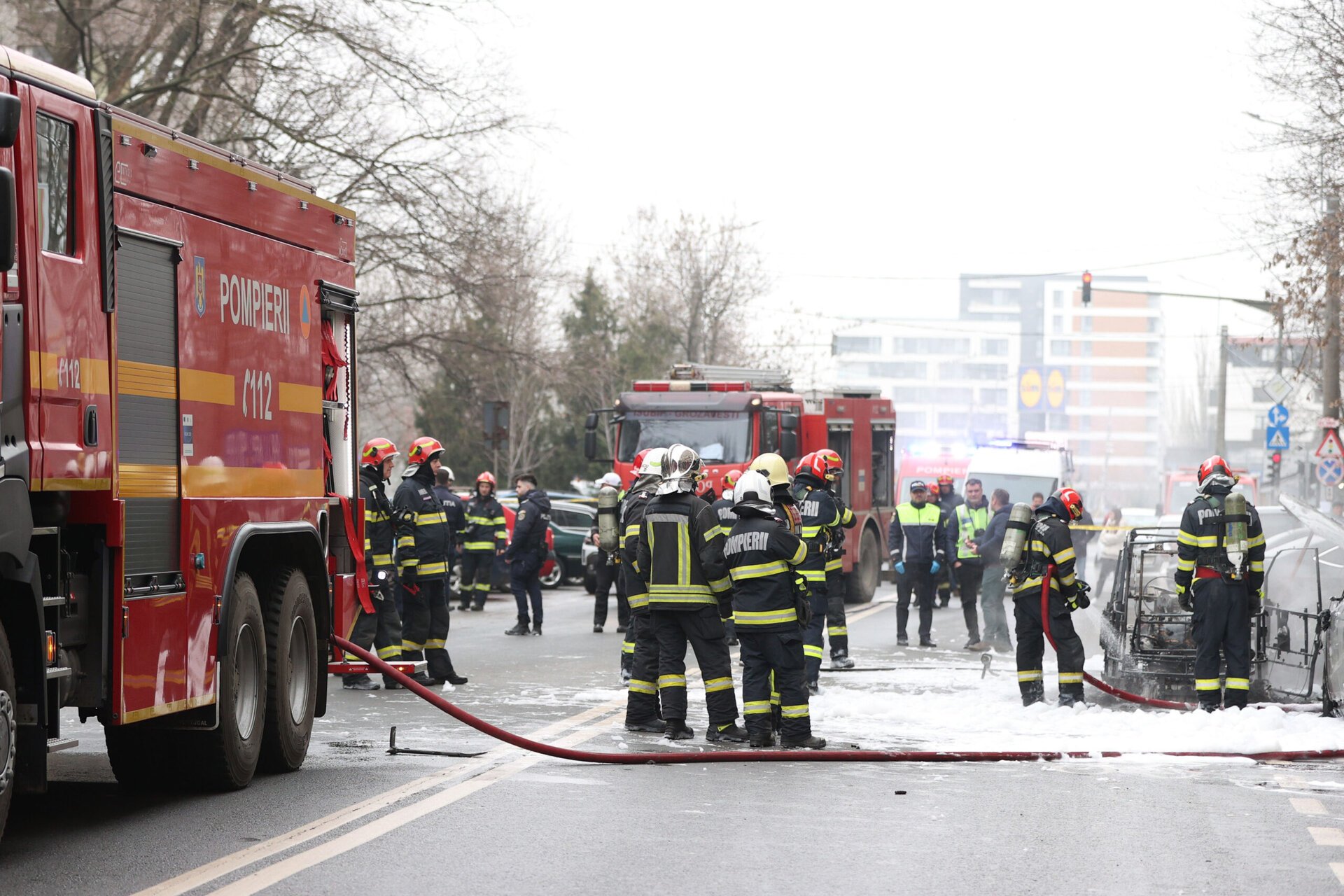 Corpul de Control verifică RAR după incendiu auto din București | Digi24