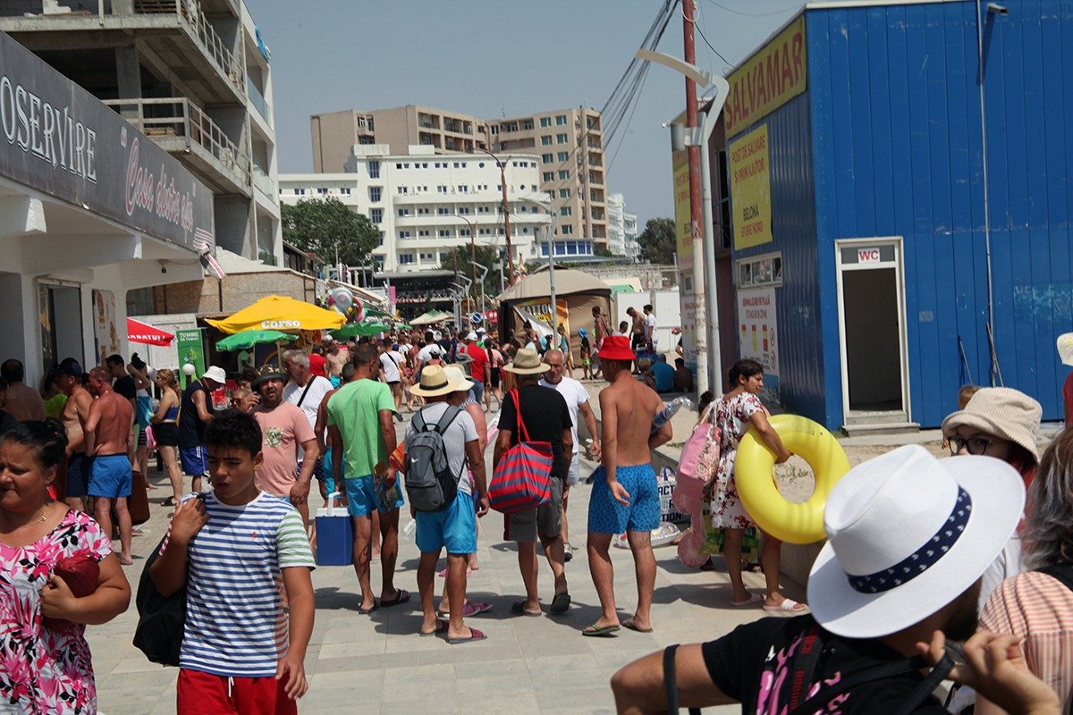 Sezonul estival pe litoralul românesc s-ar putea deschide mai devreme ca de obicei, dacă planurile inițiale ale autorităților și ale patronatelor din turism vor fi finalizate conform celor mai recente declarații