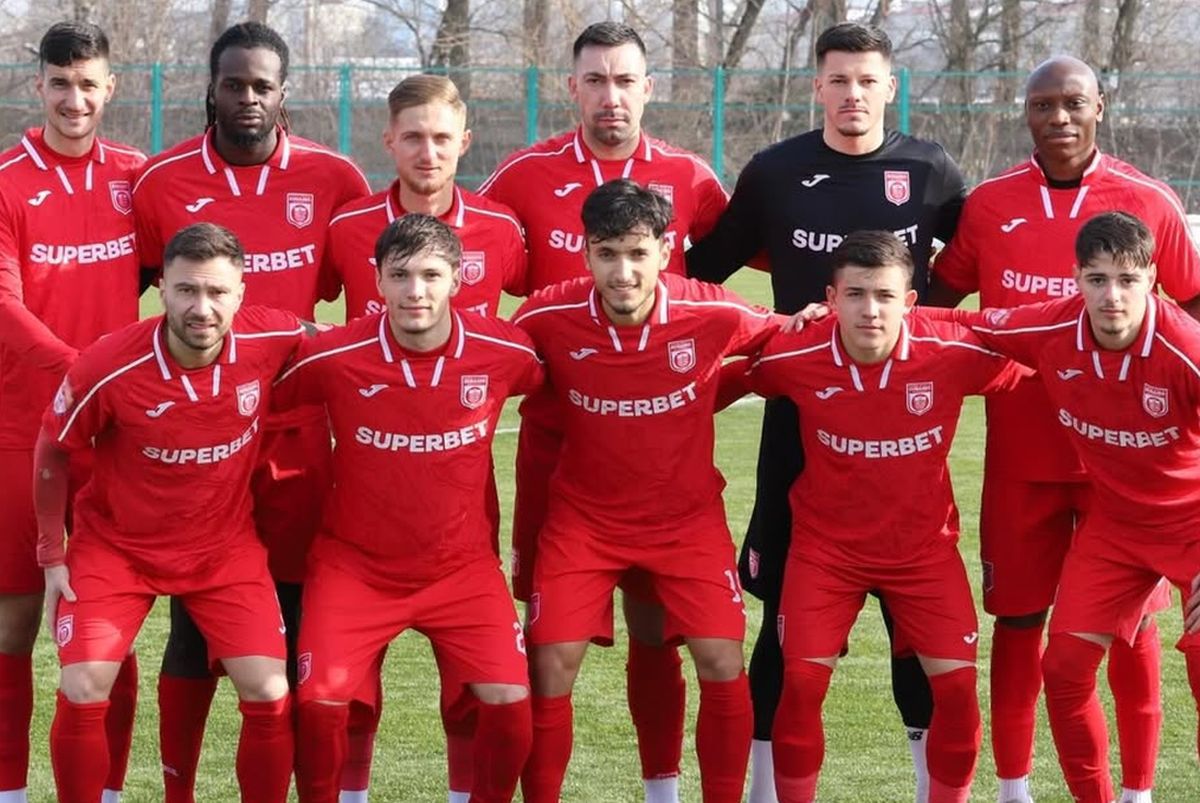 Mihai Leca își începe aventura la CS Dinamo București Fundașul central Mihai Leca, în vârstă de 33 de ani, a semnat astăzi un contract cu CS Dinamo București, după o pauză de aproape șapte luni petrecută de la despărțirea de Chindia Târgoviște