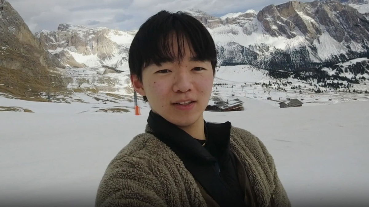 Yuma Kagiyama: Arta patinajului în Italia În 2023, patinajul artistic a beneficiat de o inspirație inedită datorită vizitei skaterului japonez Yuma Kagiyama în Italia, unde a colaborat cu celebra sa antrenoare Carolina Kostner