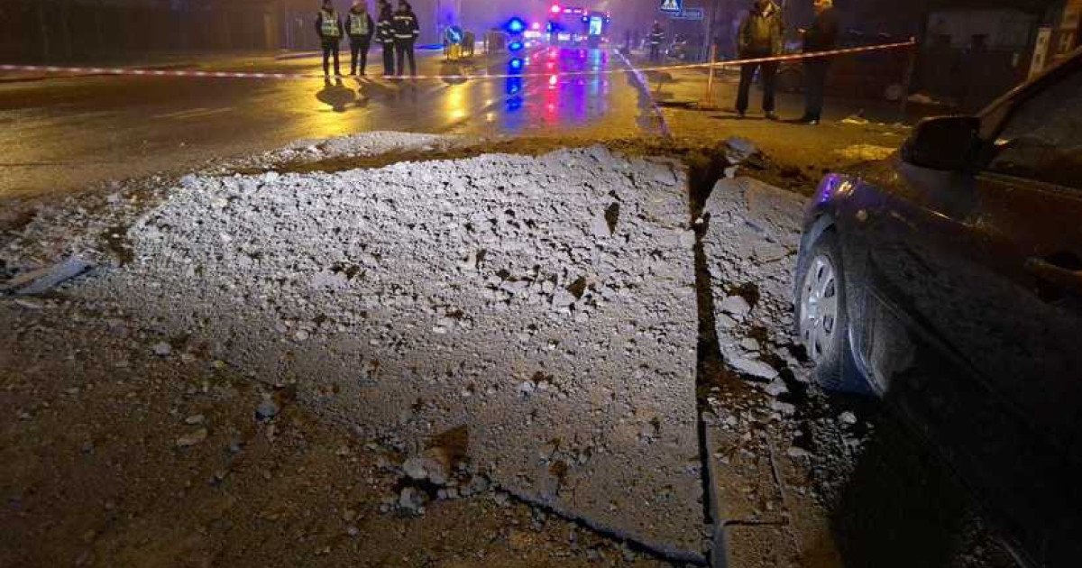 Avarie severă la o conductă de gaz în Craiova: Peste 30 de persoane evacuate O avarie serioasă s-a produs joi seară pe bulevardul Nicolae Romanescu din Craiova, afectând o conductă subterană de gaz