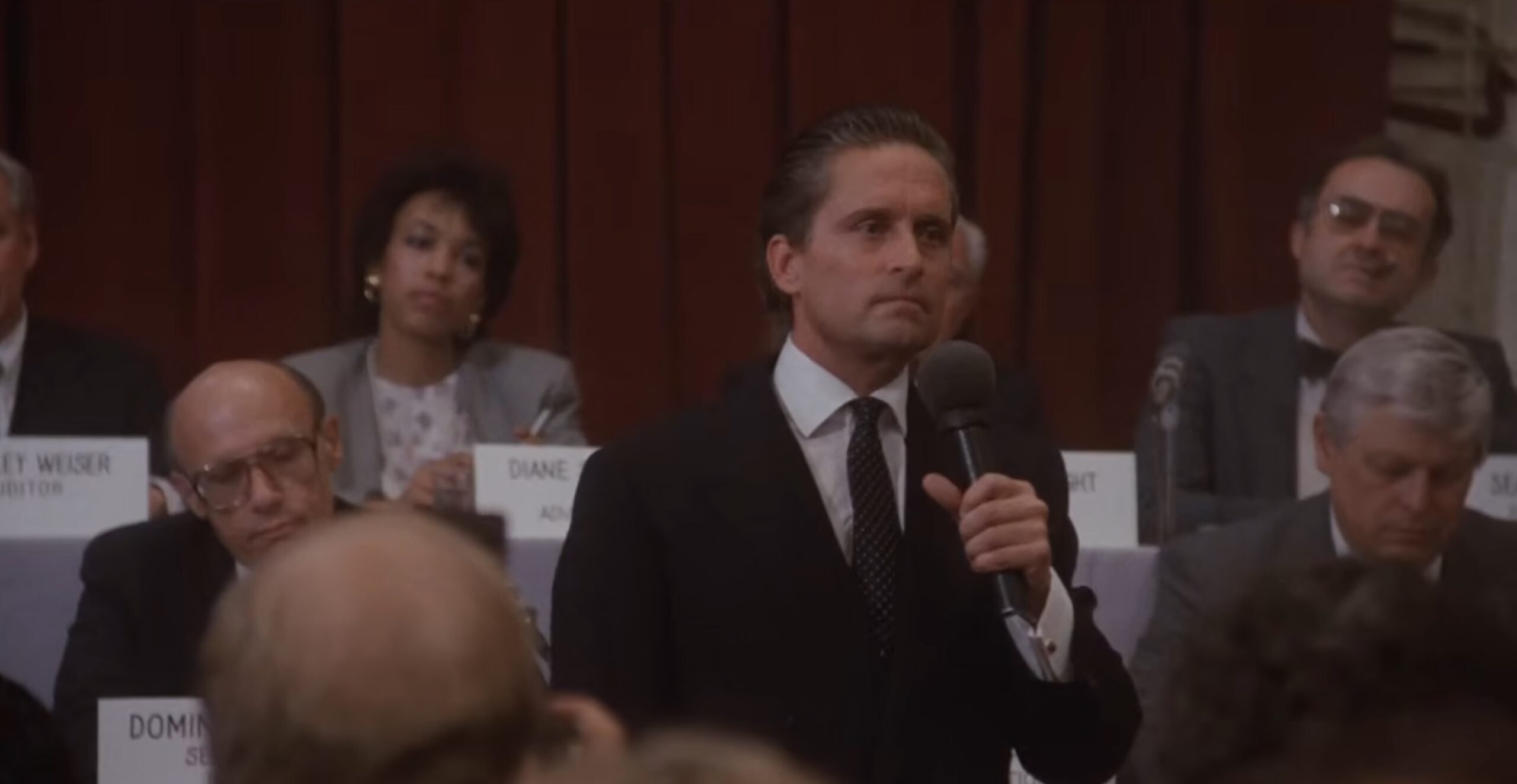 Michael Douglas povestește că, la momentul filmării „Wall Street”, regizorul Oliver Stone nu a fost deloc încântat de interpretarea sa, iar remarca dură a creatorului a stârnit de-a lungul timpului aproape mai mult interes decât filmul însuși