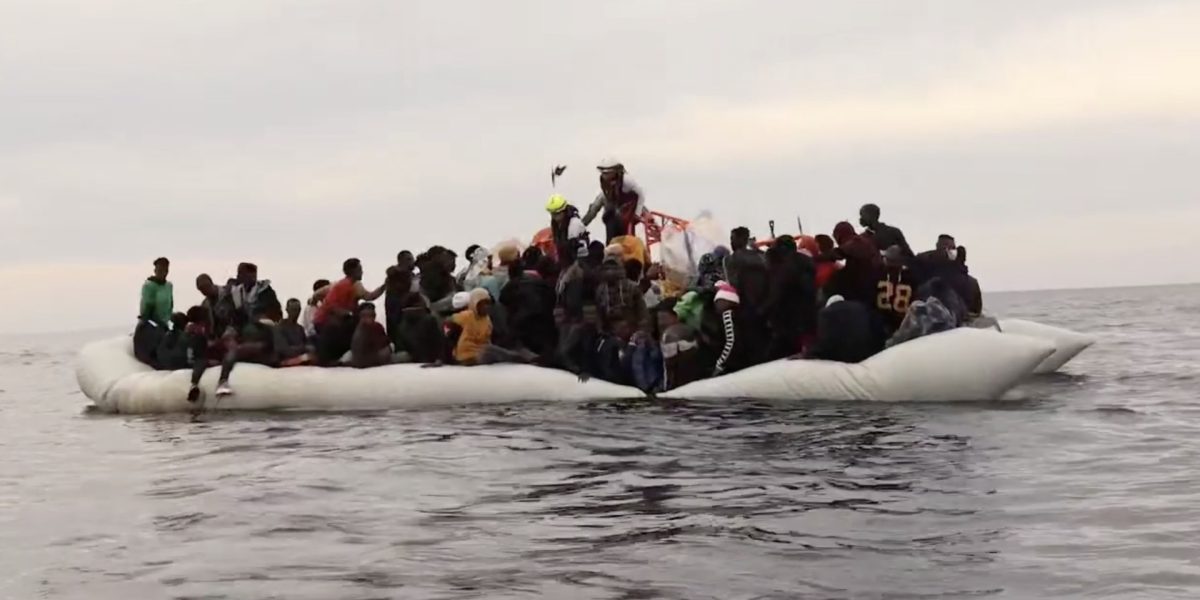 Migranti-Barca-pneumatica-Marea-Mediterana.jpg - ReactMedia