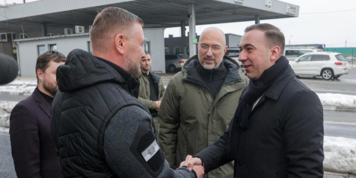 Ministrul-Bogdan-Ivan-la-granita-cu-Ucraina.jpg - ReactMedia