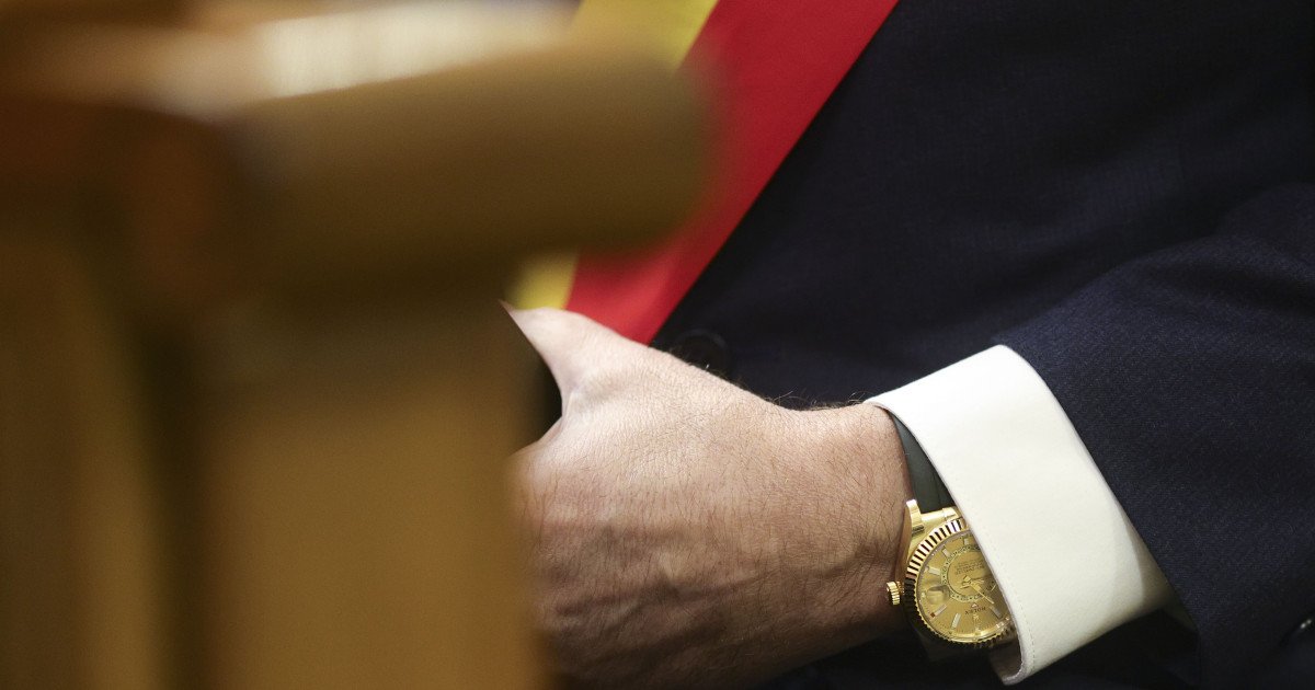 Primarul din Fărcașa, subiect de controversă după apariția cu un ceas Rolex de lux Ioan Stegeran, primarul comunei Fărcașa din Maramureș, a stârnit vâlvă în mediul public după ce a fost surprins purtând un ceas Rolex, despre care presa speculează că ar costa în jur de 50.000 de euro