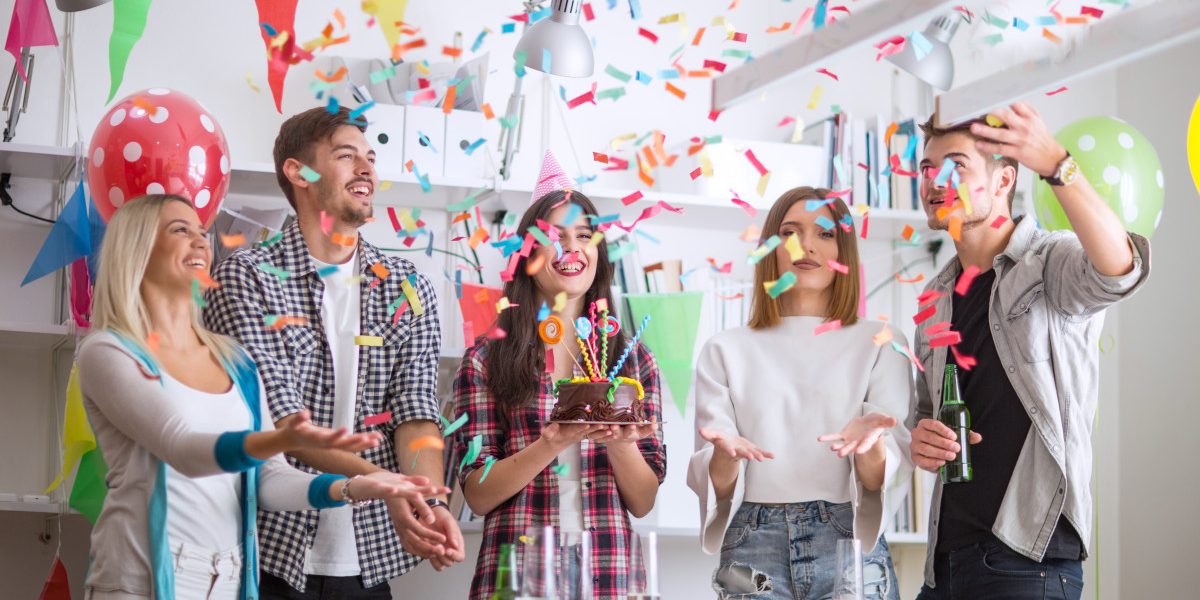 NTMxODZiYTg5ZjYyZGM3M2QyYjM2ZWFkMWYx.thumb_.jpg - ReactMedia