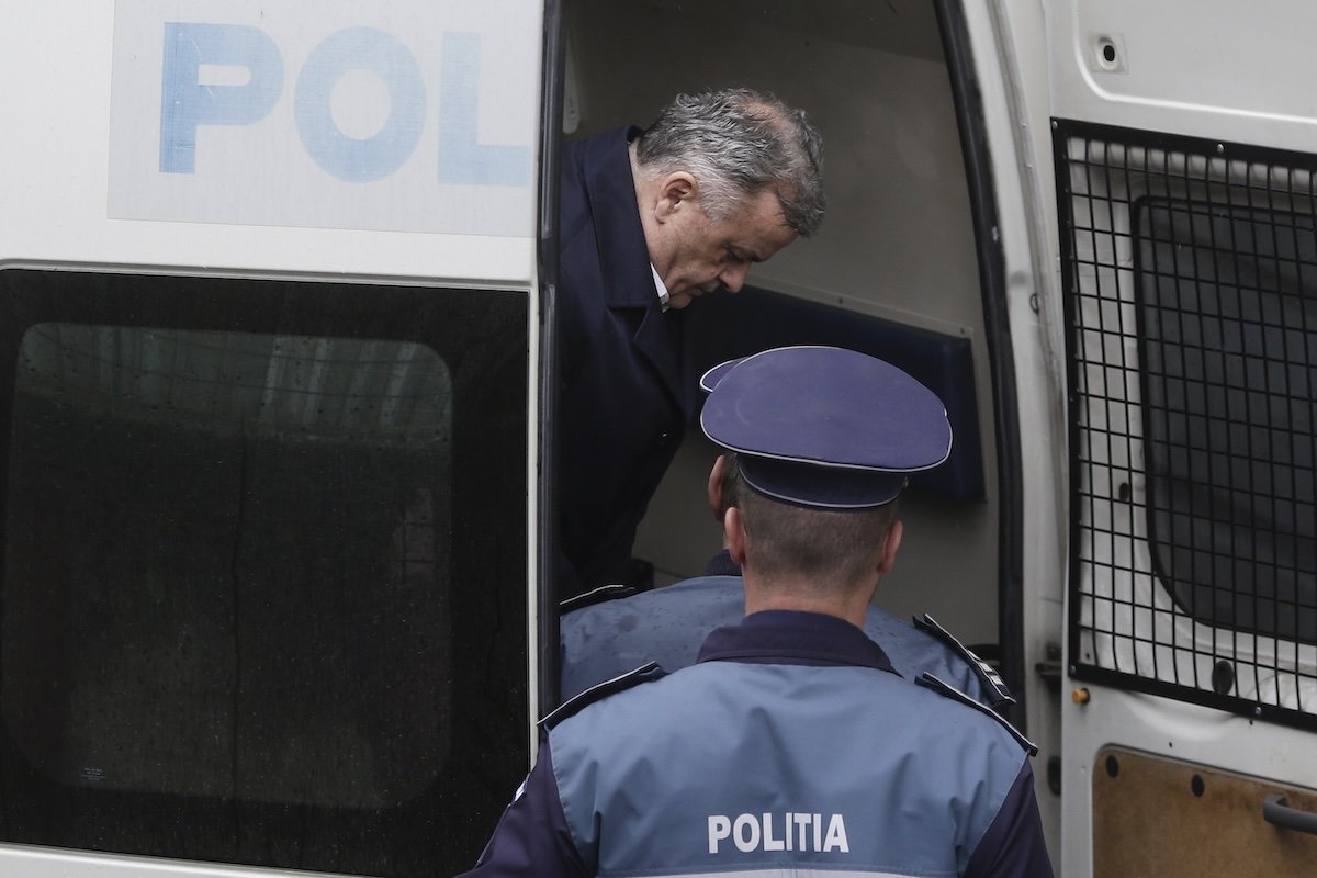 Neculai Onțanu, fostul primar al Sectorului 2 din București, reprezintă un caz aparent paradoxal în peisajul politic românesc: unul dintre puținii edili care a deținut și gradul de general-maior în rezervă, dar și unul dintre cei mai longevivi primari din Capitală, cu 16 ani la conducerea administrației locale