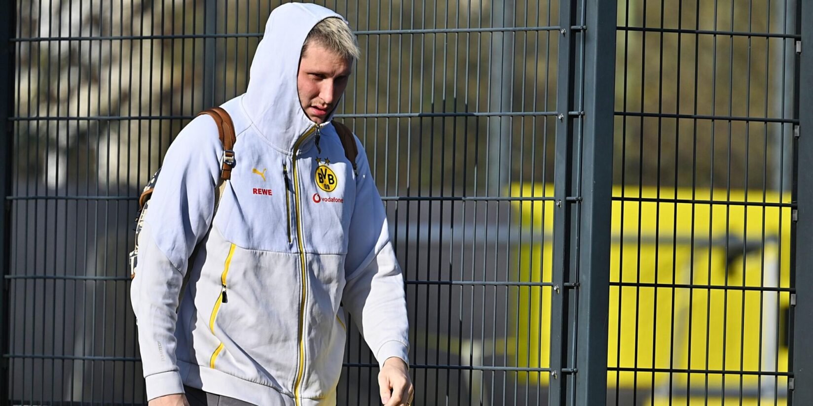 Borussia Dortmund înfruntă Heidenheim cu absențe notabile Borussia Dortmund se pregătește să facă față echipei Heidenheim în cadrul etapei a 20-a din Bundesliga, meciul urmând să aibă loc astăzi la ora 17:30