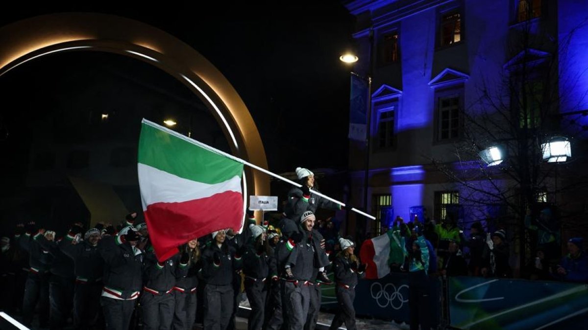 Polemicile din jurul lui Ghali, la o zi înainte de inaugurarea olimpică Prezența rapperului milanez Ghali la ceremonia de inaugurare a Jocurilor Olimpice de la Milano-Cortina stârnește controverse înainte de evenimentul mult așteptat